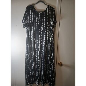 Emery Rose Black and White Abstract Print Dress W/Pockets